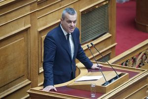 Σε αδιέξοδο οι μικρομεσαίοι παραγωγοί φωτοβολταϊκών – Μαζικές προσφυγές κατά του Δημοσίου και κίνδυνος κατάρρευσης λόγω περικοπών παραγωγής και στρεβλώσεων στην αγορά ενέργειας