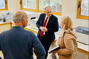 Επίσκεψη Μακάριου Λαζαρίδη στα κτηνιατρικά εργαστήρια του ΥΠΑΑΤ