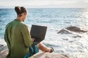 «Ξεχνάνε» να φύγουν: Παράδεισος για τους ψηφιακούς νομάδες η Κρήτη