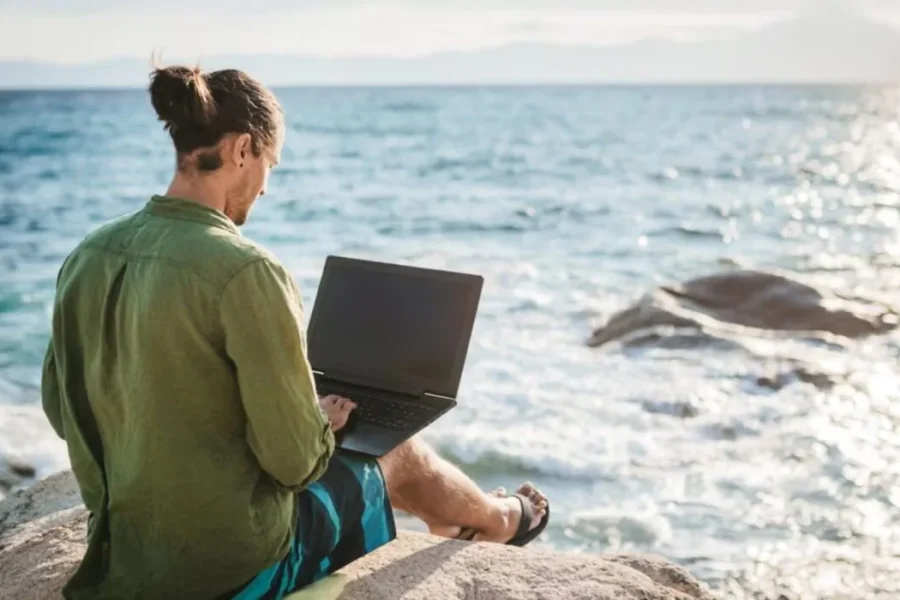 «Ξεχνάνε» να φύγουν: Παράδεισος για τους ψηφιακούς νομάδες η Κρήτη