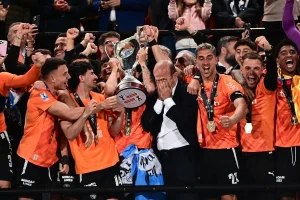 ΠΑΟΚ – ΟΦΗ: Η ιστορική απονομή του τροπαίου του Κυπέλλου Ελλάδας Betsson στους Κρητικούς