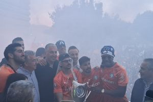 (ΦΩΤΟ ΚΑΙ ΒΙΝΤΕΟ) Μπούσης από πλατεία Ελευθερίας: Αυτό το κύπελλο είναι για σας