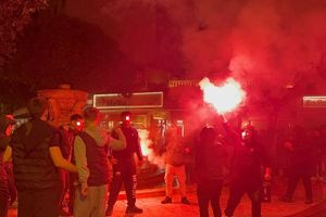 Οπαδική βία μετά τη νίκη του ΟΦΗ: Δέκα άτομα αναζητά η ΕΛ.ΑΣ. για τον ξυλοδαρμό 20χρονου και ενός ακόμη νεαρού