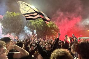 (ΦΩΤΟ, ΒΙΝΤΕΟ) Κυπελλούχος ΟΦΗ: Απόψε δεν θα κοιμηθεί κανείς στο Ηράκλειο – Ξέφρενες στιγμές στο κέντρο της πόλης!