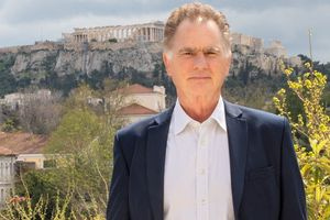 Νίκος Παπανδρέου: Τα κινητά στο σχολείο είναι ο «ελέφαντας στο δωμάτιο»