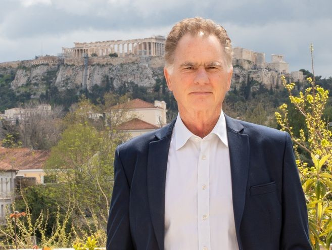 Νίκος Παπανδρέου: Τα κινητά στο σχολείο είναι ο «ελέφαντας στο δωμάτιο»