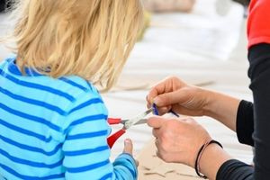 Ανοίγει σήμερα η πλατφόρμα για τις «Νταντάδες της Γειτονιάς»