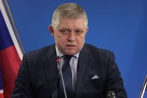 Ο Σλοβάκος πρωθυπουργός συνεχάρη τον Πέτερ Μαγιάρ για την εκλογική του νίκη στην Ουγγαρία