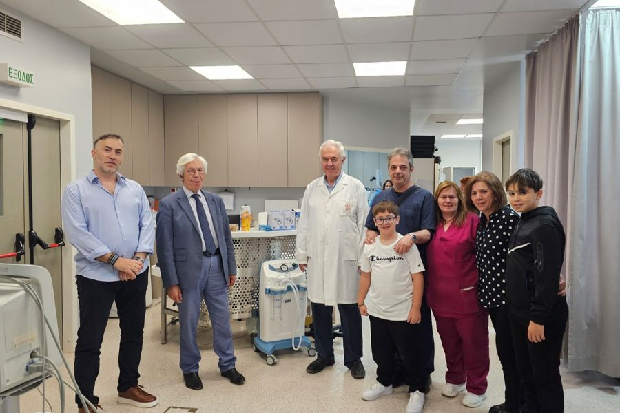 Όταν η τεχνολογία υπηρετεί τη ζωή: Δωρεά στο ΠΑΓΝΗ από τον μηχανικό βιοϊατρικής Νικόλαο Δελιδάκη στη μνήμη του πατέρα του