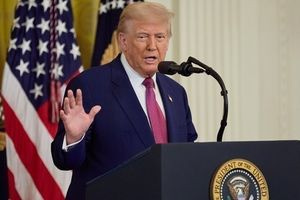 Τραμπ: Ανοίγω τα Στενά του Ορμούζ για την Κίνα, ο πρόεδρος Σι θα μου δώσει μια μεγάλη, δυνατή αγκαλιά