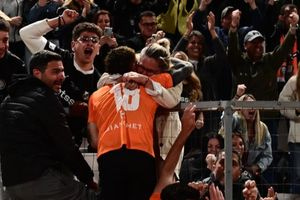 (VIDEO) «Μαμά στα κάγκελα»: Η συγκινητική στιγμή του Νους με τη μητέρα του στον τελικό