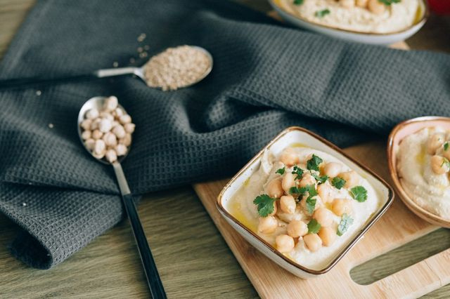 Το αγαπημένο ανατολίτικο ντιπ που είναι πλούσιο σε φυτικές ίνες, σίδηρο και καλά λιπαρά