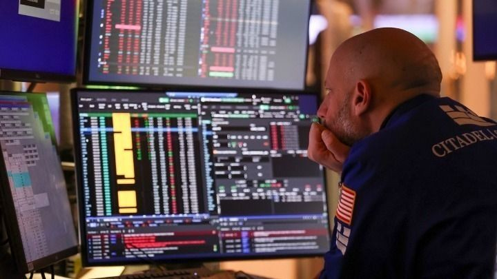 Πτώση καταγράφει η τιμή του πετρελαίου εν μέσω ελπίδων για αποκλιμάκωση στη Μέση Ανατολή