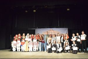 Θριαμβευτική εμφάνιση του Γυμνασίου Αγίας Βαρβάρας στο 1ο Πανελλήνιο Μαθητικό Φεστιβάλ Γρεβενών