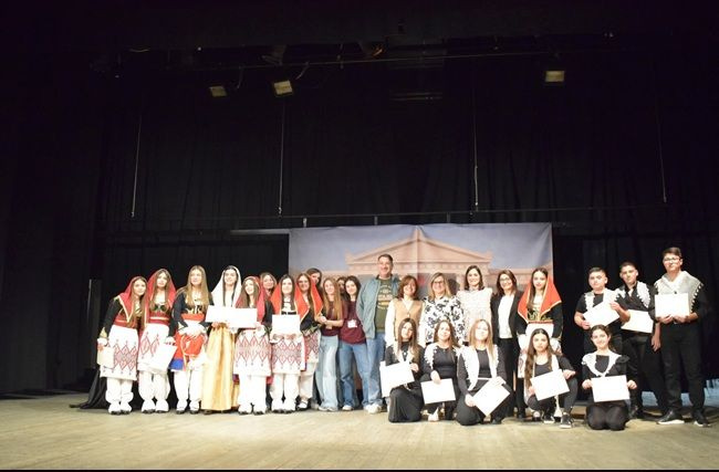 Θριαμβευτική εμφάνιση του Γυμνασίου Αγίας Βαρβάρας στο 1ο Πανελλήνιο Μαθητικό Φεστιβάλ Γρεβενών