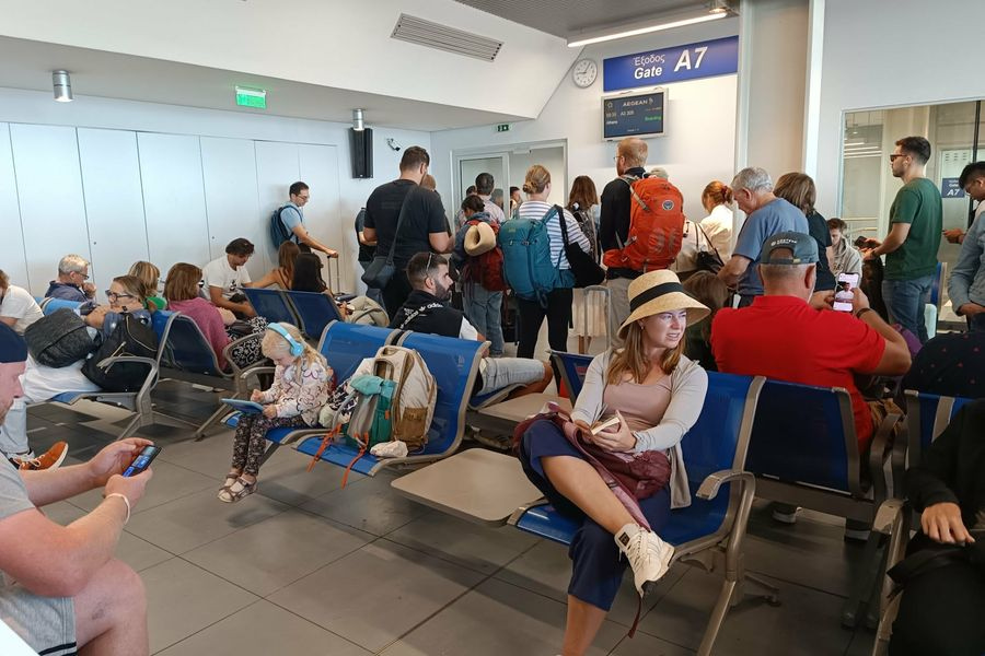 Ο πόλεμος δεν τους κράτησε σπίτι: «Πέταξαν» για Ηράκλειο  15.500 τουρίστες