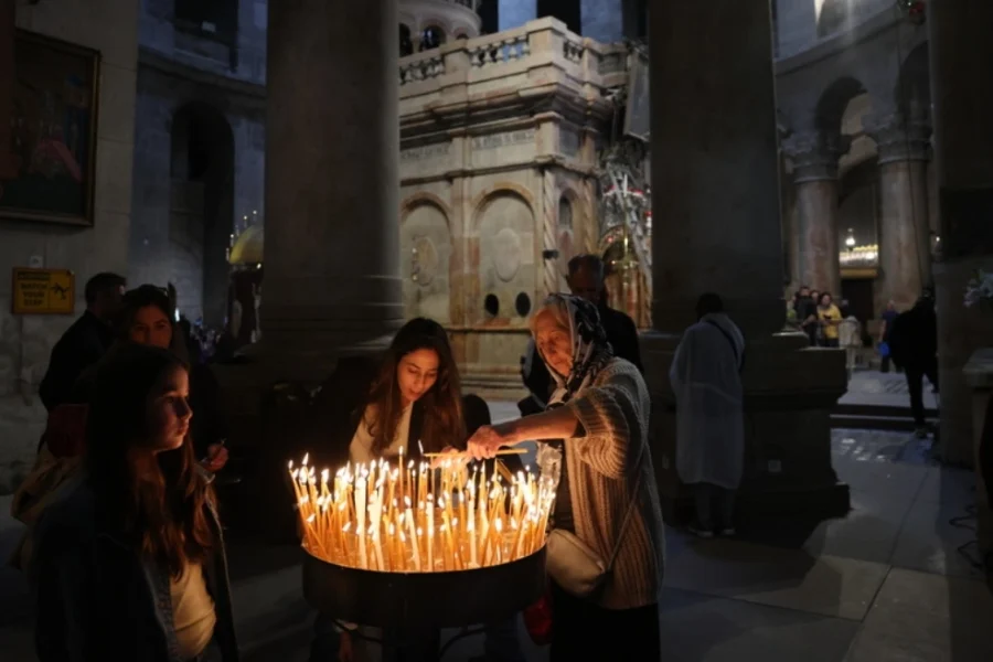 Δείτε live από τα Ιεροσόλυμα την τελετή Αφής του Αγίου Φωτός