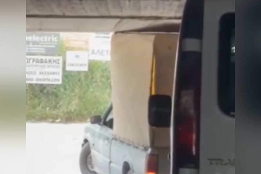 (ΒΙΝΤΕΟ) Ηράκλειο: Φορτηγό σφήνωσε… σε γέφυρα