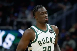 ΝΒΑ: Ντεμπούτο για τον Άλεξ Αντετοκούνμπο στη νίκη των Μπακς επί των Μάβερικς