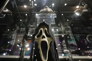 Οι δημιουργοί του «Poker Face» αναλαμβάνουν το σενάριο του «Scream 8»