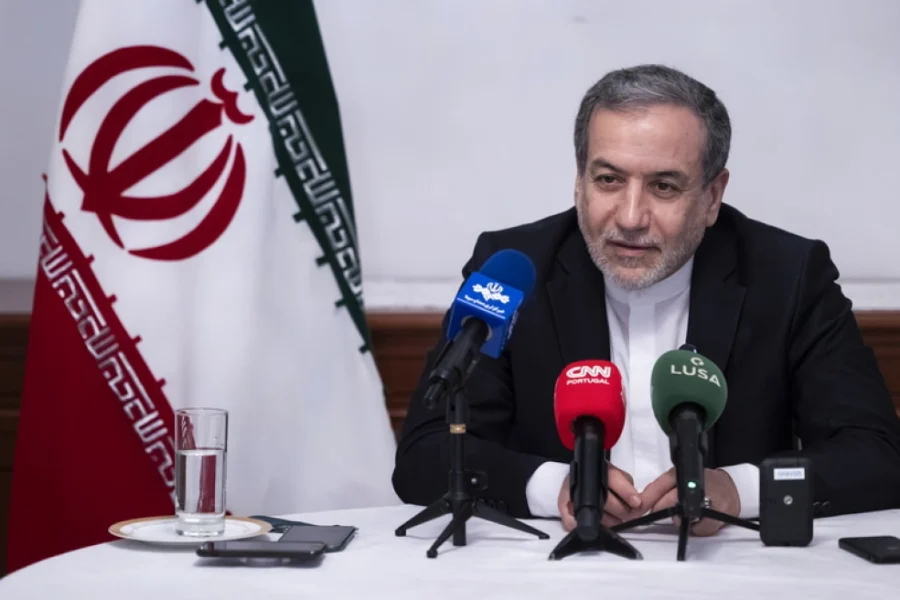 Τηλεφωνική επικοινωνία Αραγτσί – Λαβρόφ: Συζήτησαν για την εκεχειρία και την ασφάλεια στα Στενά του Ορμούζ