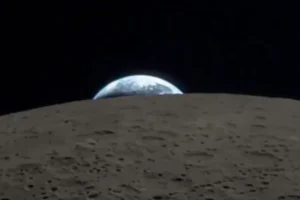 Νέο, εντυπωσιακό βίντεο από την αποστολή Artemis II: Η Γη «δύει» πίσω από τη Σελήνη