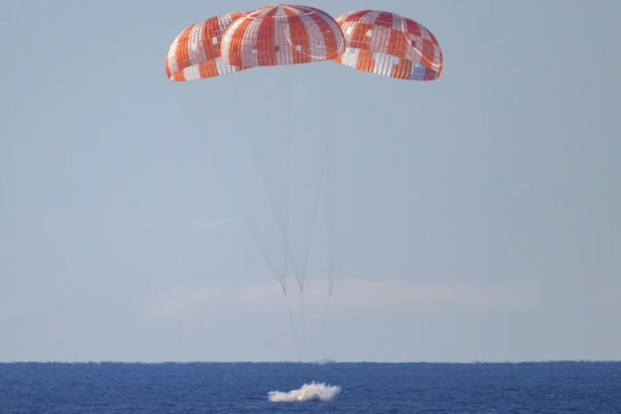 Στη Γη επέστρεψαν οι τέσσερις αστροναύτες του Artemis II μετά το ιστορικό ταξίδι στη Σελήνη