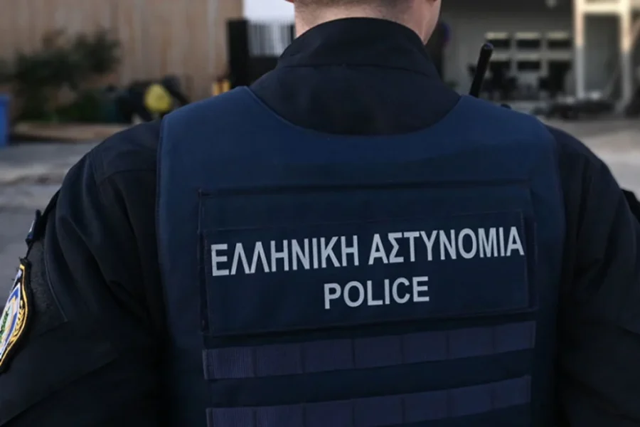 Αθώα για τους βιασμούς των παιδιών λόγω «αδυναμίας αντίληψης του αδίκου» η πρώην σύζυγος του αστυνομικού της Βουλής