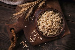 Χοληστερόλη: Ποιο είναι το δημητριακό που πρέπει να καταναλώνεις το βράδυ για να τη μειώσεις