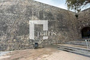 (ΦΩΤΟ): Έχασε τη μάχη με τη ζωή ο ηλικιωμένος που έπεσε από το άγαλμα του Βενιζέλου