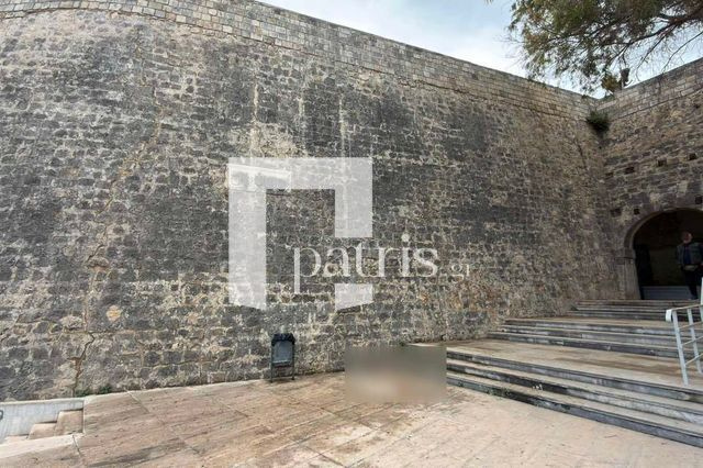 (ΦΩΤΟ): Έχασε τη μάχη με τη ζωή ο ηλικιωμένος που έπεσε από το άγαλμα του Βενιζέλου