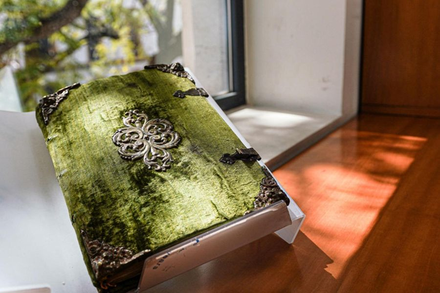 Ιστορικό χειρόγραφο που αγνοείται εδώ και έναν αιώνα βρέθηκε προς πώληση στο διαδίκτυο