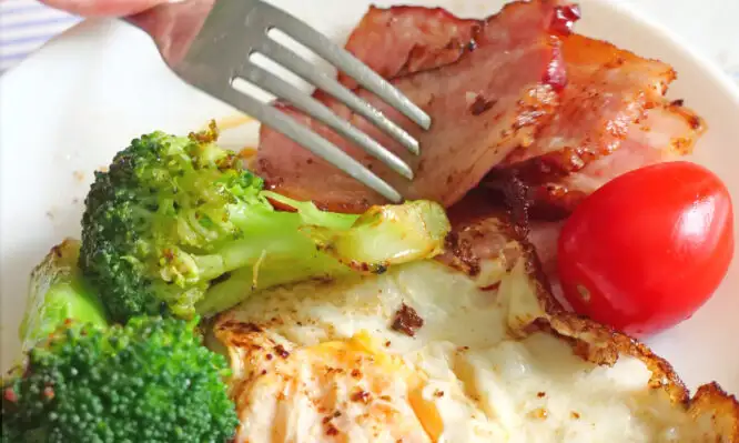 Μπρόκολο και ζαμπόν: Το απρόσμενο πρόγευμα που αξίζει να δοκιμάσετε για καρδιά και ανοσοποητικό