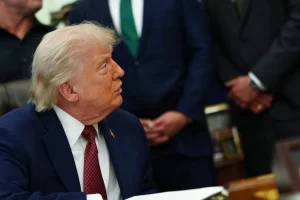 WSJ: Κράτησαν τον Τραμπ εκτός αίθουσας κρίσεων στη διάσωση των πιλότων