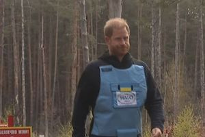 Πρίγκιπας Χάρι: Στα βήματα της πριγκίπισσας Νταϊάνα – Εκπαιδεύτηκε στην αποναρκοθέτηση στην Ουκρανία