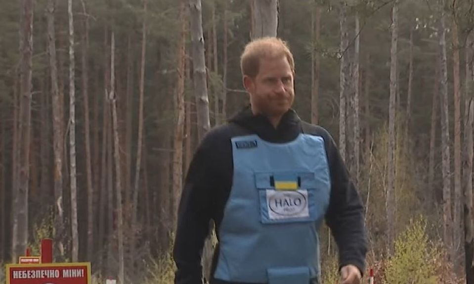 Πρίγκιπας Χάρι: Στα βήματα της πριγκίπισσας Νταϊάνα – Εκπαιδεύτηκε στην αποναρκοθέτηση στην Ουκρανία