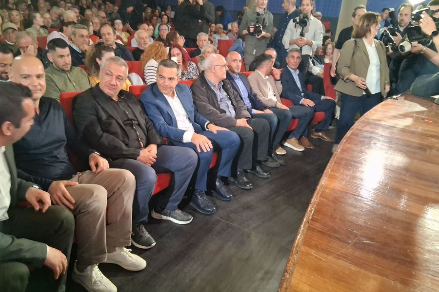 (ΦΩΤΟ, ΒΙΝΤΕΟ) LIVE: Το βιβλίο «Ιθάκη» του Αλέξη Τσίπρα παρουσιάζεται στο Ηράκλειο – Δείτε την είσοδο και την υποδοχή στο Αστόρια