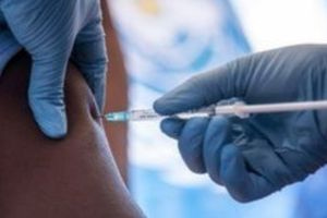 Εμβόλια ενηλίκων: Γιατί η προστασία δεν σταματά στην παιδική ηλικία