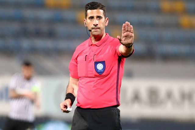 Στα… σκουπίδια   το αίτημα του ΟΦΗ, μόνο Έλληνες διαιτητές στον τελικό