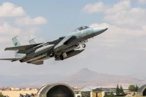 Ο Αμερικανός πιλότος του F-15 κρυβόταν σε σχισμή βουνού -Το κόλπο παραπλάνησης της CIA πριν από την επιχείρηση διάσωσής του