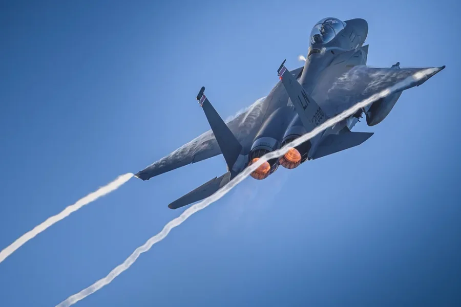 «Τον έχουμε!»: Διασώθηκε ο αγνοούμενος πιλότος του F-15 που είχε πέσει στο Ιράν