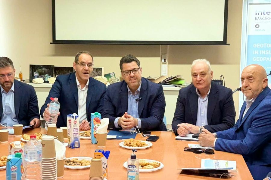 Σύσκεψη για τη στρατηγική ανάπτυξης των ορεινών περιοχών – Στη συνάντηση με τον Θ. Κοντογεώργη και ο δήμαρχος Βιάννου