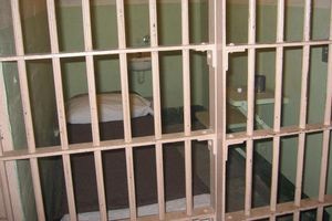 Κρατούμενος μετέφερε στα εσώρουχα του 65 γραμ. κάνναβης σε μορφή σοκολάτας