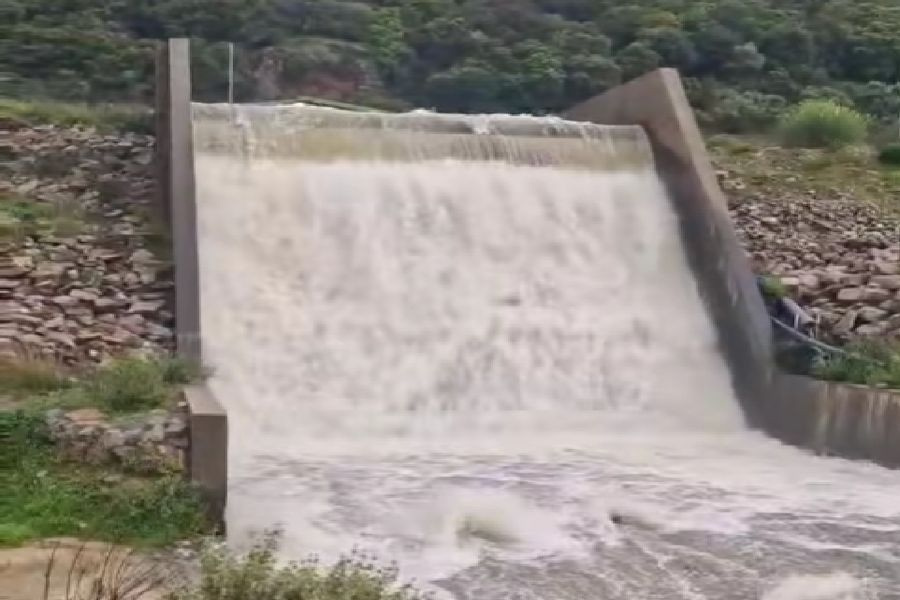 (ΒΙΝΤΕΟ) Με ορμή… εκατομμύρια κυβικά νερού στο φράγμα Αποσελέμη – Εκτίμηση για 20 εκατ. κυβικά αλλά πως θα τα διαχειριστούμε;