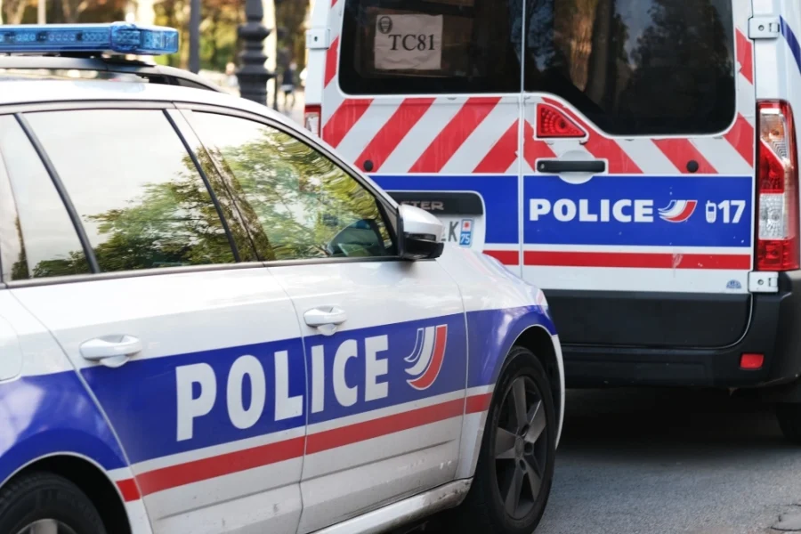 Φρίκη στη Γαλλία: Πατέρας κρατούσε τον 9χρονο γιο του κλειδωμένο σε βαν για πάνω από έναν χρόνο επειδή δεν τον ήθελε η σύντροφός του