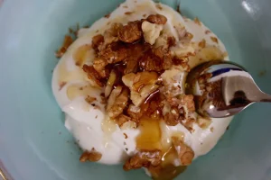 Καρκίνος παχέος εντέρου: Ογκολόγος συστήνει πασίγνωστο ελληνικό τρόφιμο με αντικαρκινική δράση