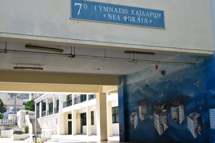 Τετράωρη μάχη έδωσαν στο χειρουργείο οι γιατροί για την 13χρονη που έπεσε από μπαλκόνι σχολείου στο Χαϊδάρι – Εξαιρετικά κρίσιμη η κατάστασή της