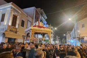 Από το Θείο Δράμα στην Ανάσταση: Έθιμα που κρατούν αιώνες σε όλη την Ελλάδα! (pics)