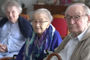 Είπαν «όχι» στο γηροκομείο: Ζουν μαζί και έχουν φροντίδα 24/7