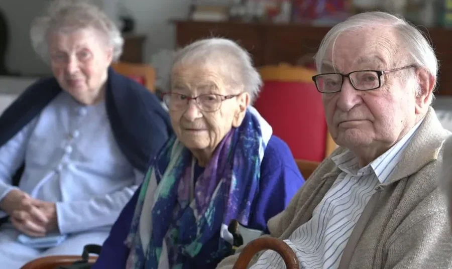 Είπαν «όχι» στο γηροκομείο: Ζουν μαζί και έχουν φροντίδα 24/7